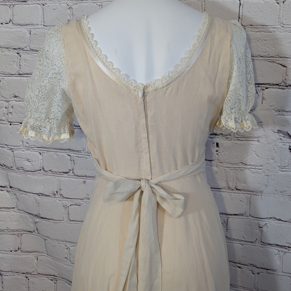 Vintage Cream Maxi Dress - Picture 5 of 8